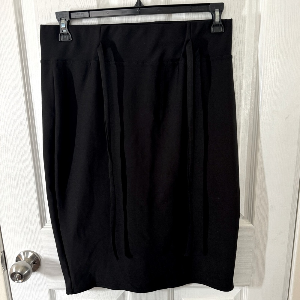 Plus size black pencil skirt, never worn. Perfect condition
